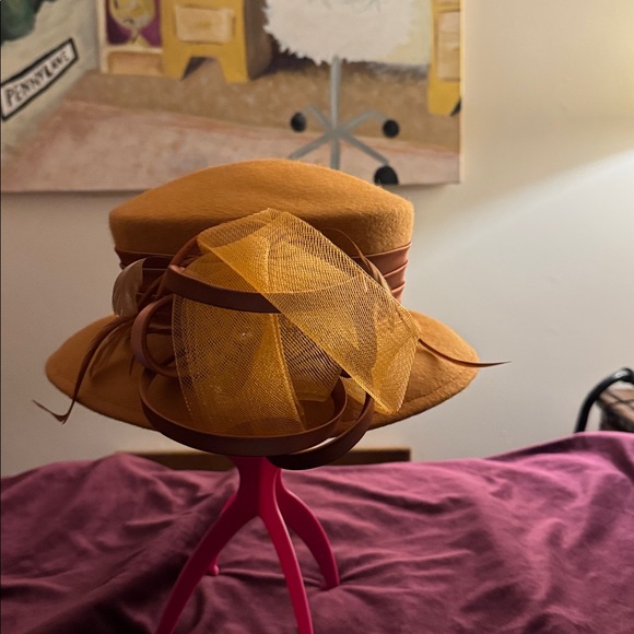 Elegant Mustard Yellow Hat with Ribbon Detail 100% wool - Picture 1 of 8
